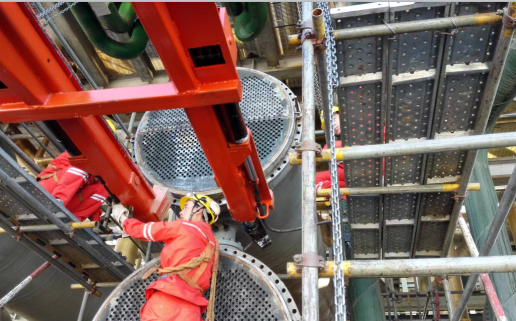 The Structure and Functions of the Heat Exchanger Bundle Extractor